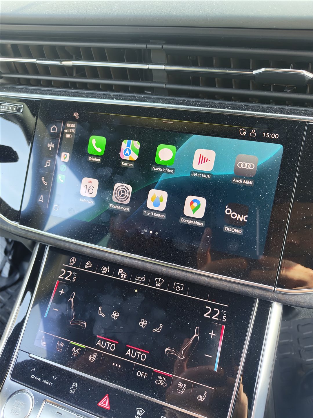Audi-Infotainment mit Smartphone-Apps und zweitem Bedienbildschirm
